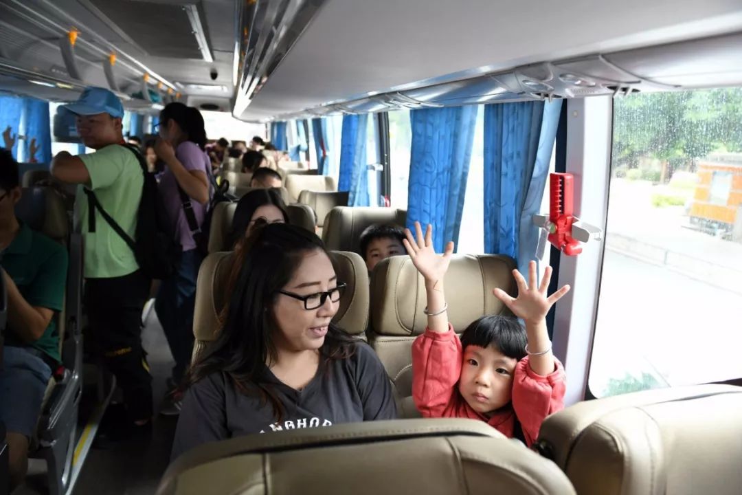 垃圾分类进社区保护环境我先行,垃圾分类我先行文明实践树新风