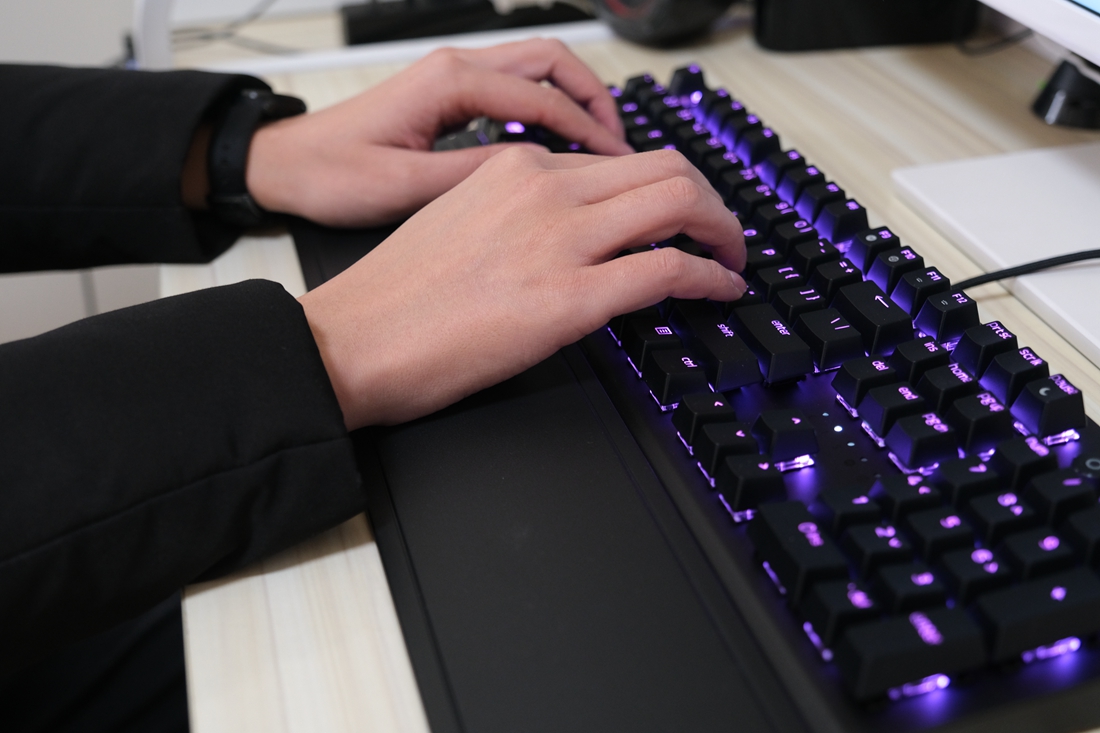 雷蛇黑寡妇蜘蛛v3无线pro机械键盘,雷蛇黑寡妇蜘蛛键盘灯光设置教程