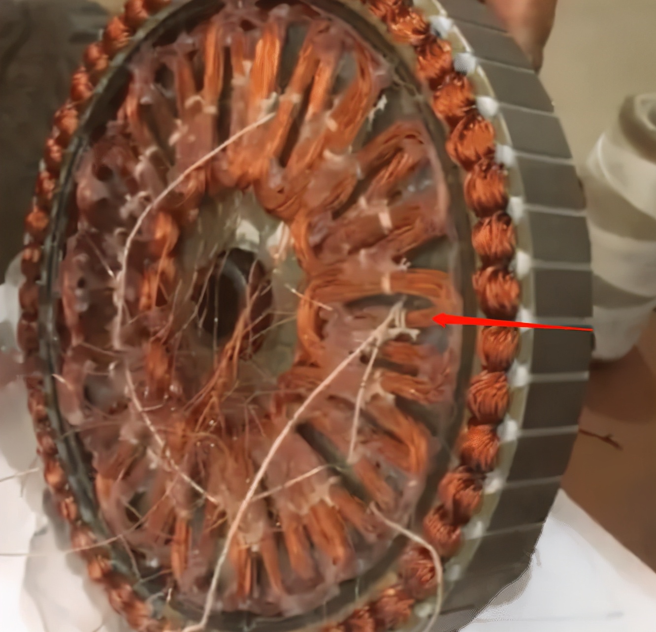 两轮超级电动车,两轮电动车充电两个小时能跑多远