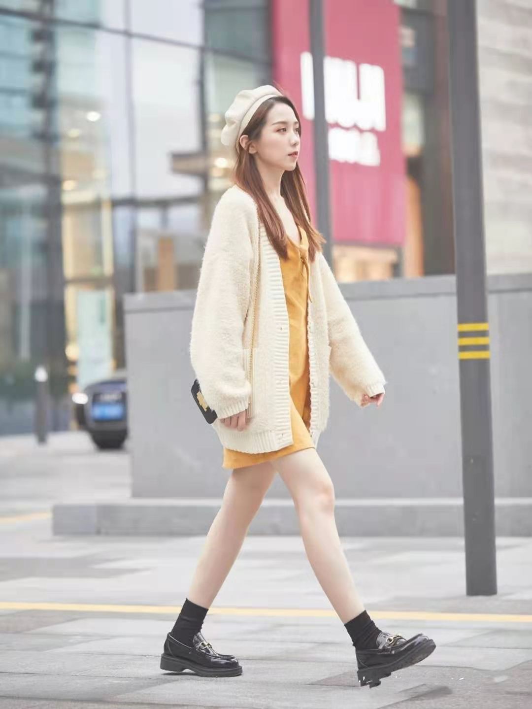 2021春夏的王炸款式，当属这款“乐福鞋”，真的很百搭