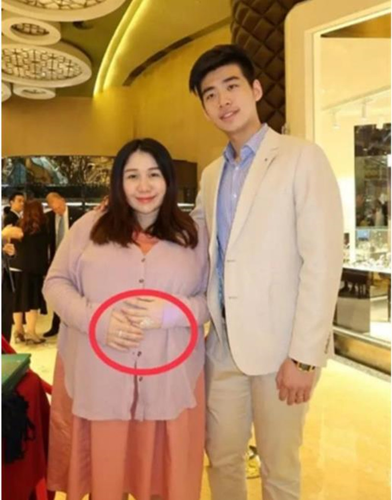 何超盈伴娘,何超盈婚礼裙