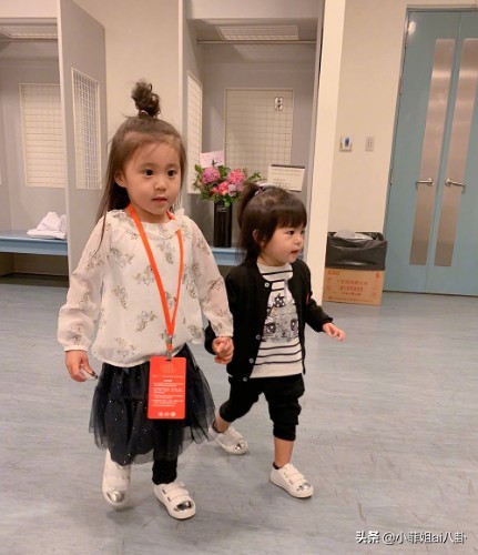 贾静雯思考咘咘波妞成家立业,贾静雯波妞萌照