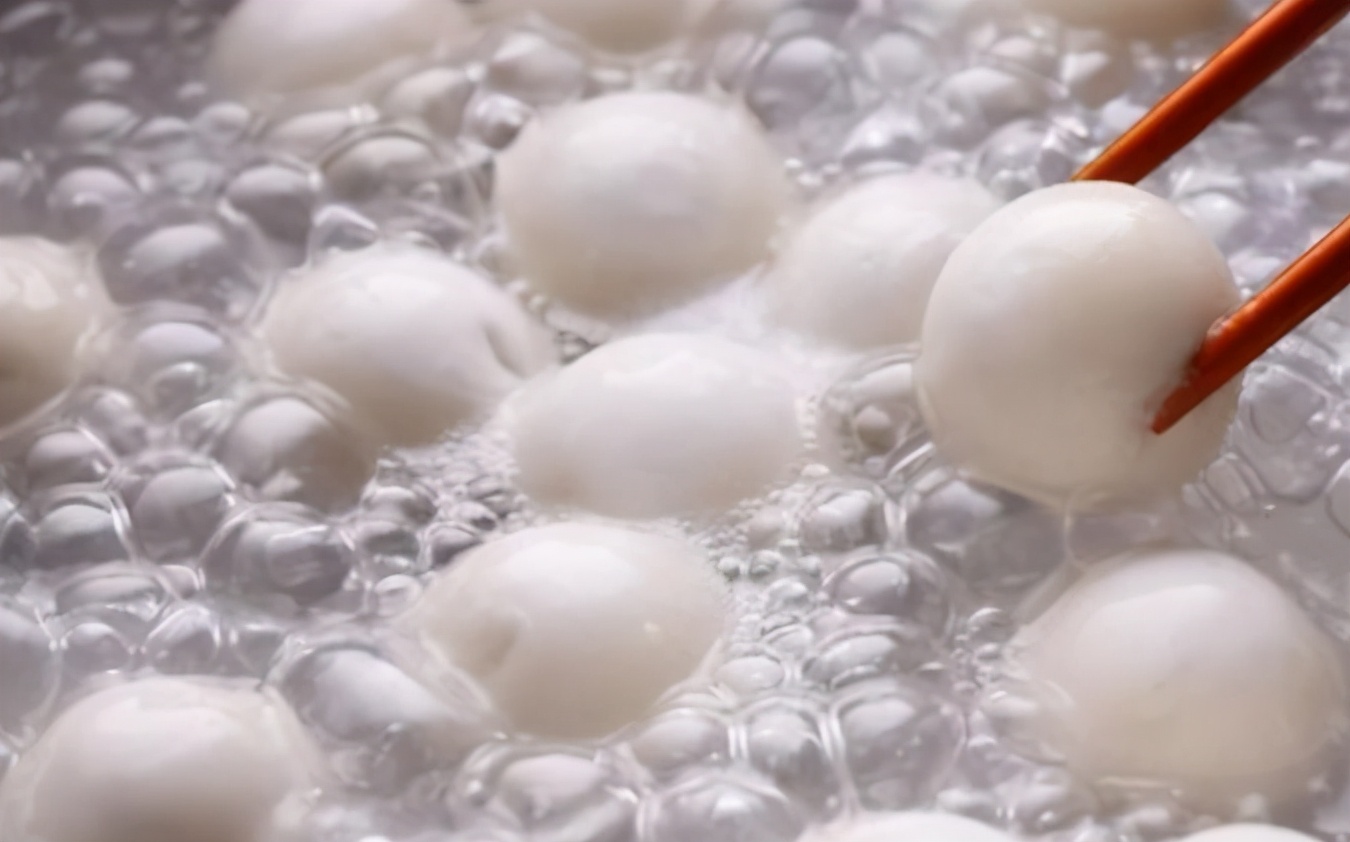 煮汤圆时切记不要直接下锅,煮汤圆要不要盖锅盖