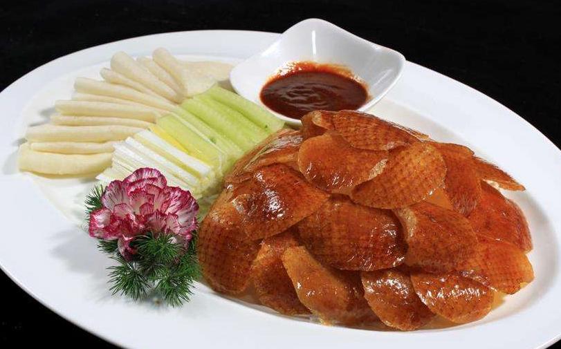 烤鸭怎样才能外酥里嫩,正宗烤鸭制作过程肉质金黄香嫩