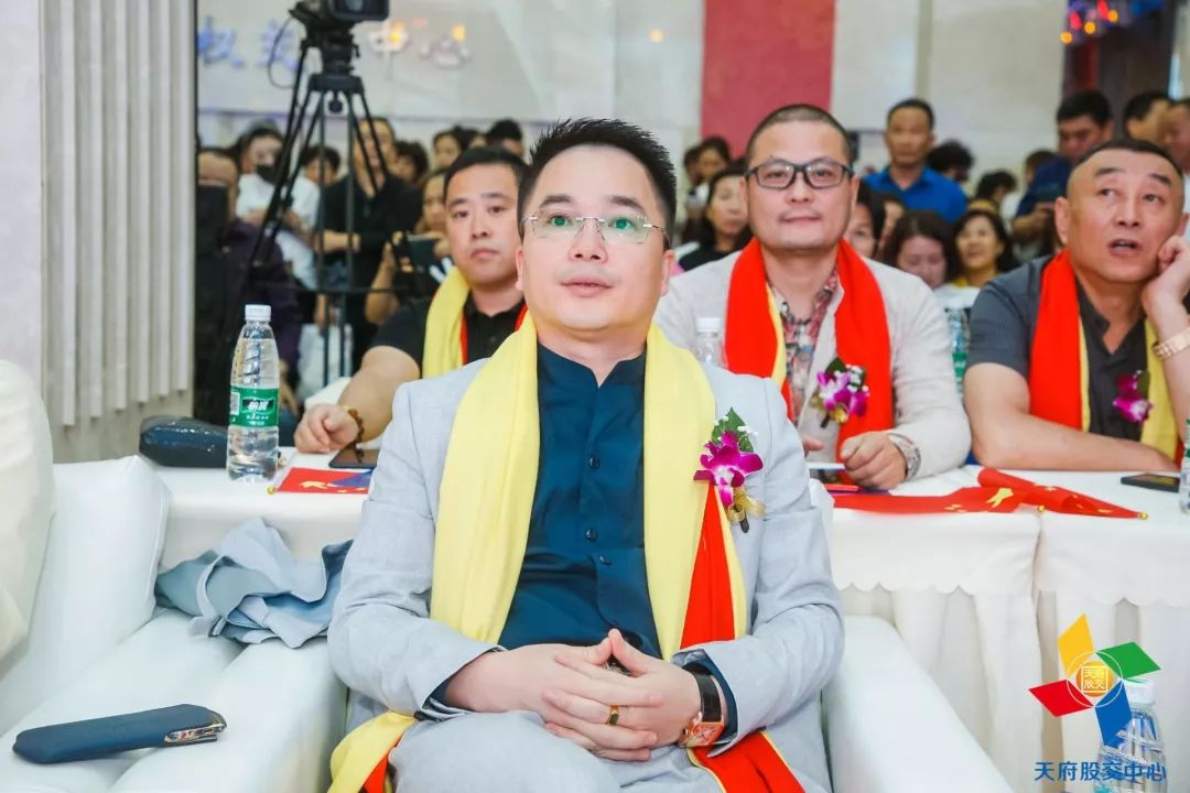 鍠滄姤鍏徃涓婂競,鍠滆浼佷笟姝ｅ紡鎶曚骇