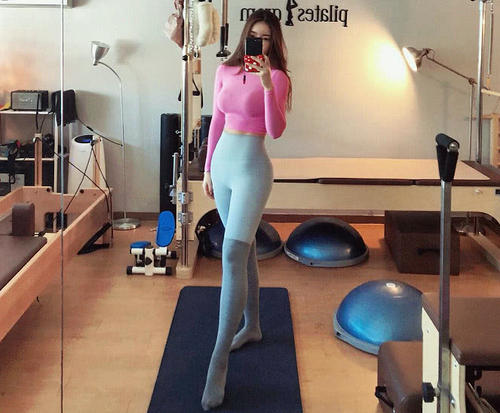 何雯娜重回幼儿园照片,何雯娜晒泳装孕照自曝胖了20斤