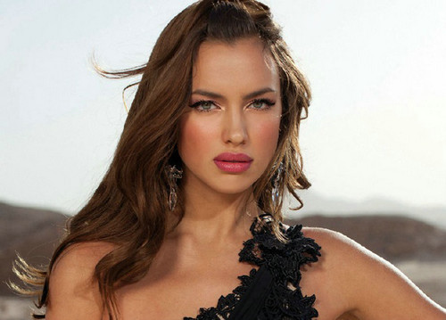 42岁男星恋上95后花旦,41岁男明星恋上17女星