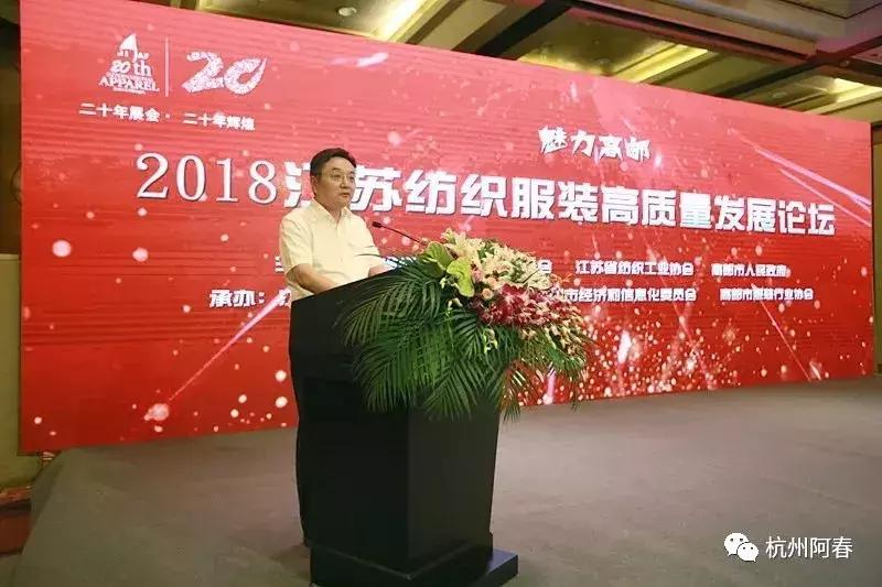 超百图再现2018年服装圈内那三十道靓丽风景……