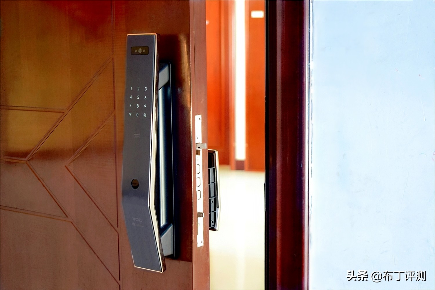 t11face智能门锁如何室内开门,开锁智能门锁