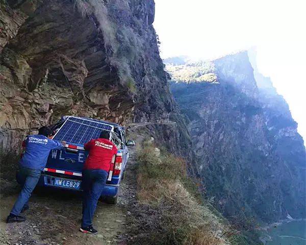 四川老汉露宿深山32年，2005年受邀去欧洲演讲，84个国家代表泪目