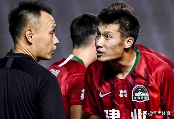 足球史上10大最具争议判罚,足球不公平判罚导致冲突