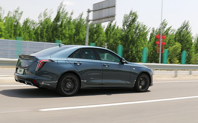 凯迪拉克CT4试驾评测,凯迪拉克ct4和ats空间对比