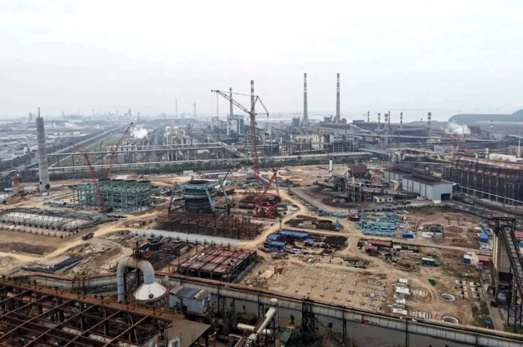 鸟巢和奥林匹克中间的建筑是什么,鸟巢与奥运会有关系吗