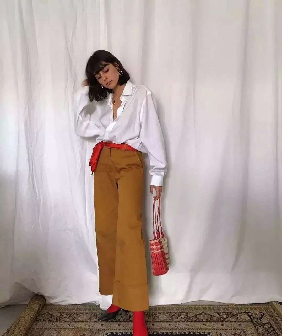 日常穿搭不可少具有质感腰带点缀,时髦精致女士两面穿时尚腰带