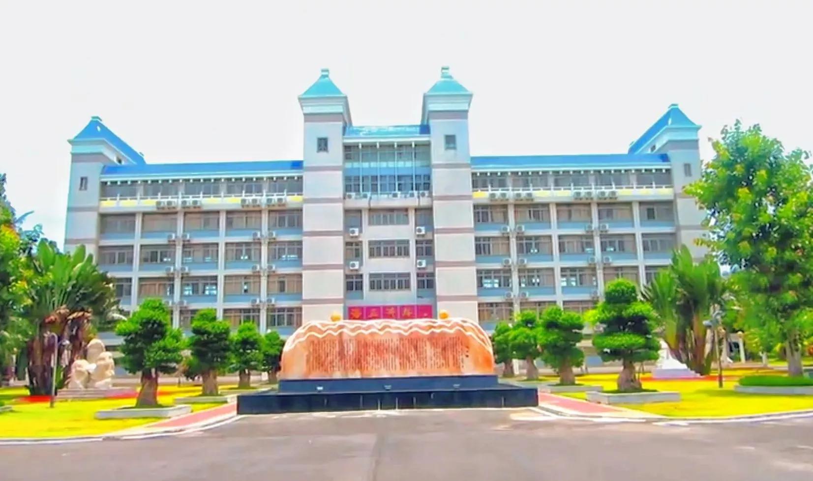 文昌市分别有几个中学,文昌高中校徽