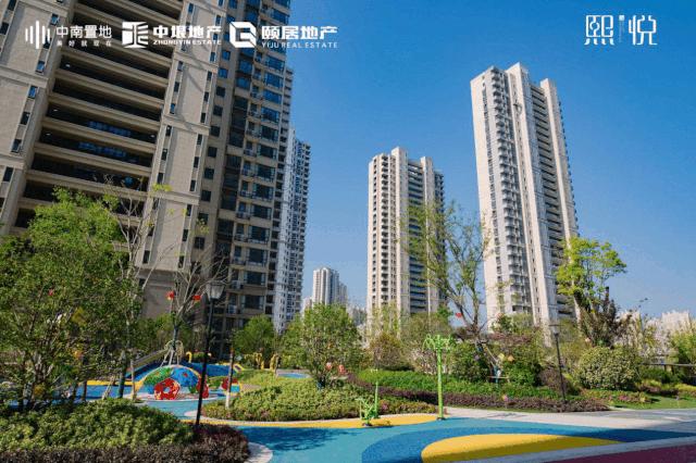 力小在左、莱爵在右熙悦为孩子预定高起点人生