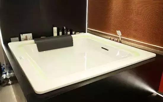 色“诱上海厨卫展！科勒、高斯...谁最出色