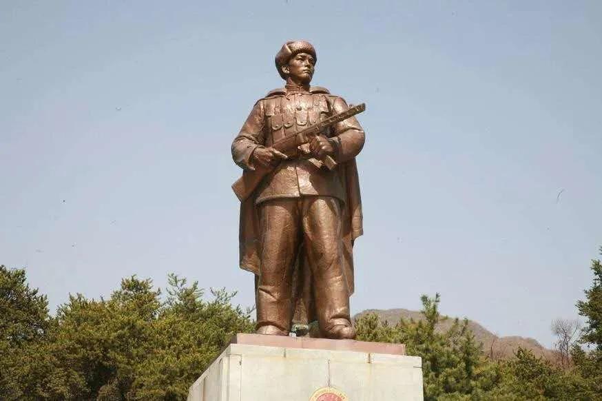 北纬三十度的诗歌,《北纬三十八度》