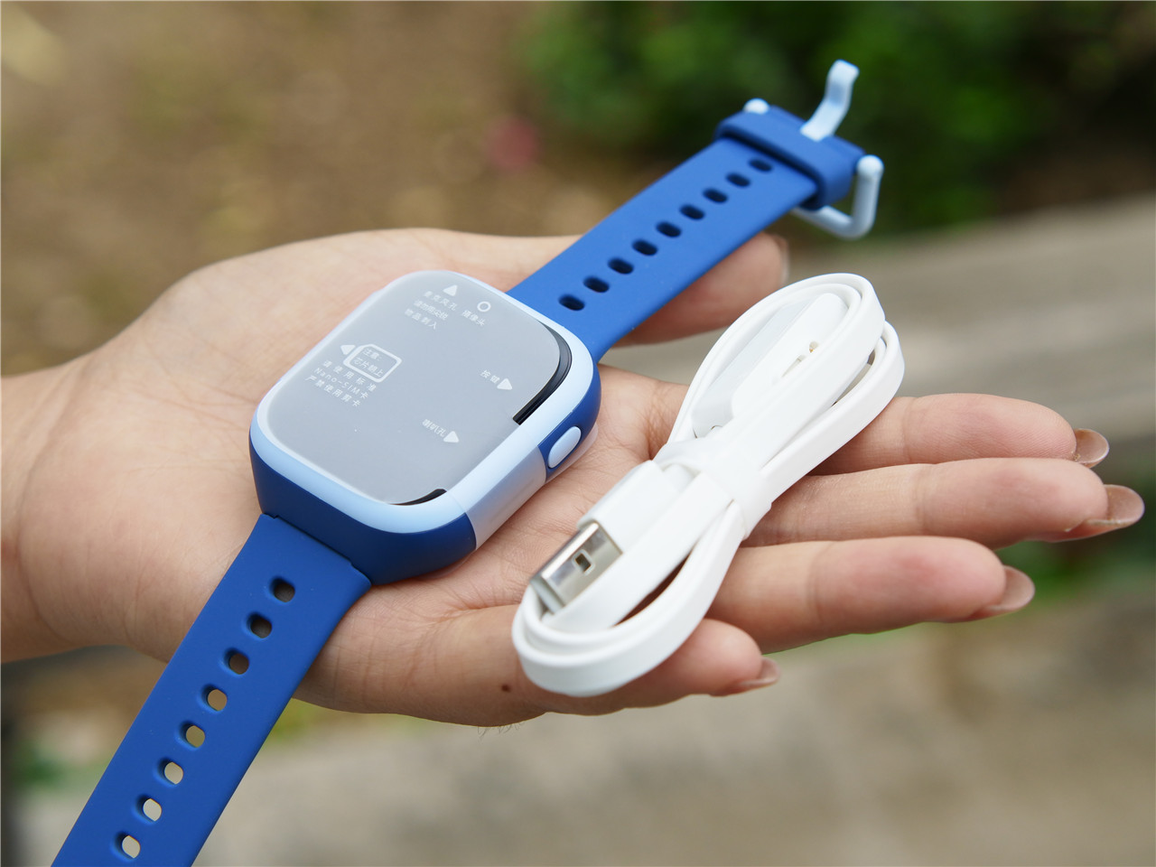 支持4G全网通米兔儿童电话手表4C八重安全定位守护更放心