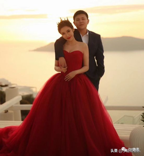 前户外一姐前夫再次秀恩爱，官宣妻子已怀孕！