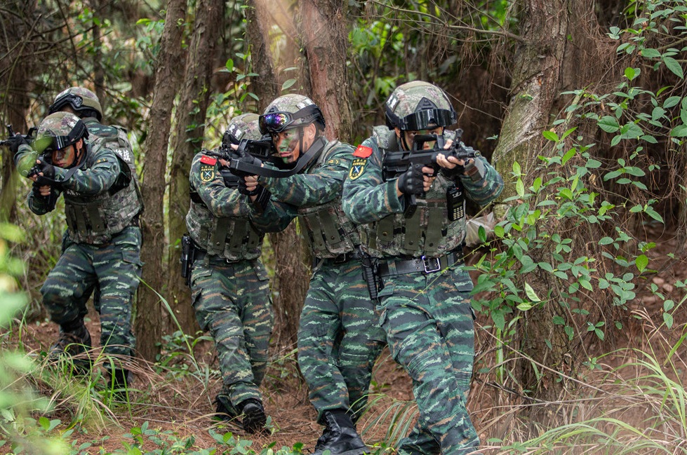 中国*警武**司令、俄罗斯近卫军司令、美国国民警卫局局长谁权力大?