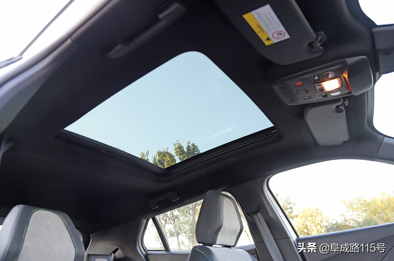 奶帅的面孔，裸眼3D的内容，一身名牌的e2008缺点究竟在哪