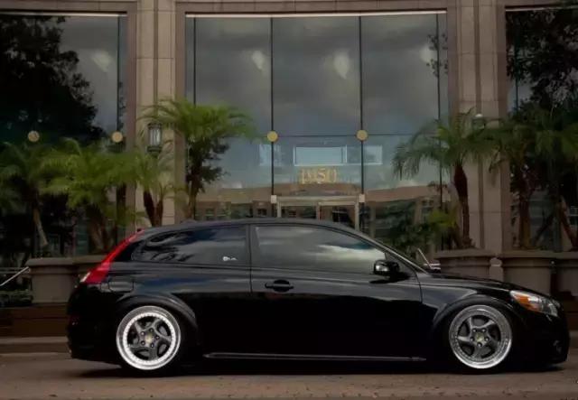 老款沃尔沃c30改装黑武士,走在大街上回头率百分百