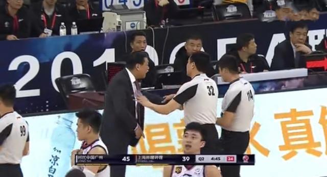 cba全场骂裁判,cba主教练发飙骂球员