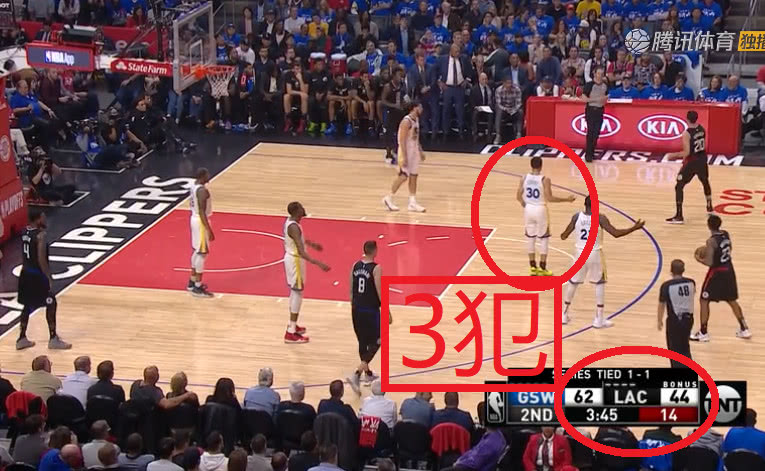 杨毅评价史蒂夫科尔执教能力,库里被吹犯规加兰原视频