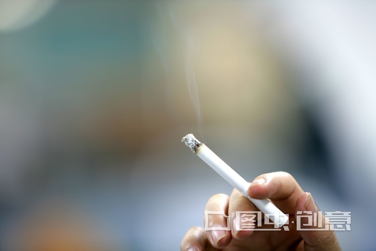 孩子咬手指甲抠指甲是什么原因,孩子咬指甲抠指甲