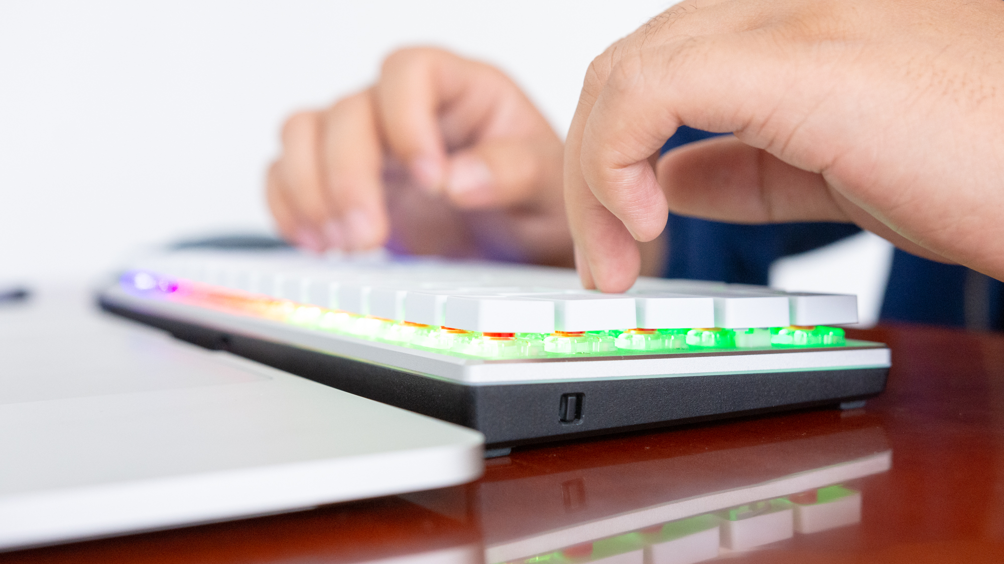 双模互联，极致便携：酷冷至尊SK621矮轴机械键盘体验