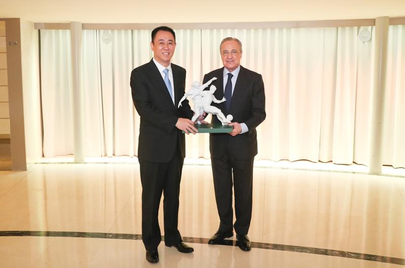 许家印参加恒大足球视频,恒大杯许家印助威视频