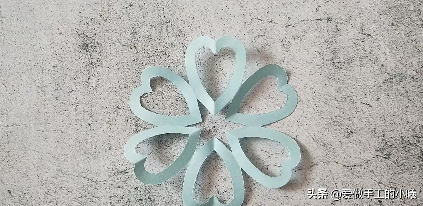 爱心窗花剪纸教程图解,长方形剪纸爱心窗花