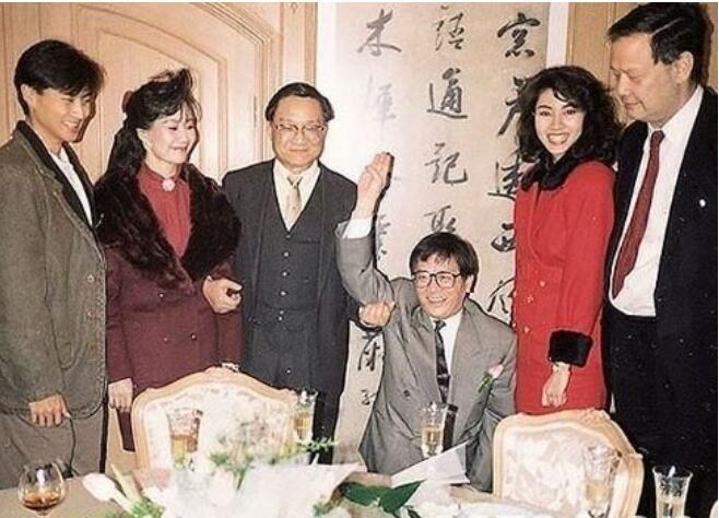 黄霑：尿成龙，单挑李小龙，妻子怀孕期间出轨，他凭什么这么狂？