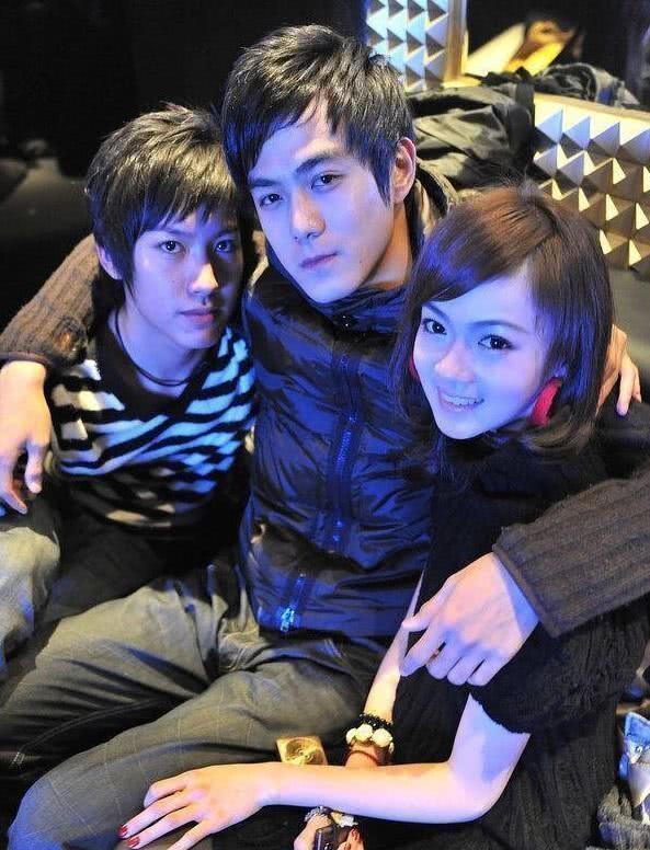 吴谨言的大学照片,吴谨言脸型整容过没