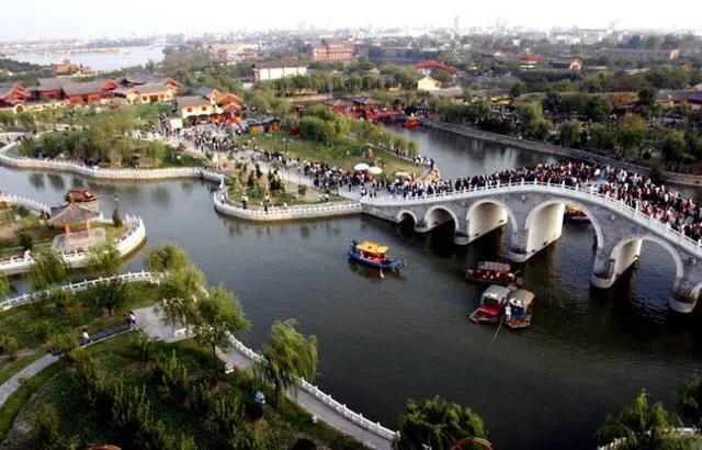 清明节去开封清明上河园,春节开封清明上河园人多吗