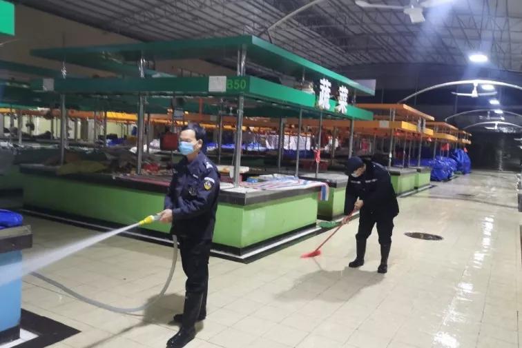 提醒公共场所戴口罩的简单通知,积极引导办事群众佩戴口罩