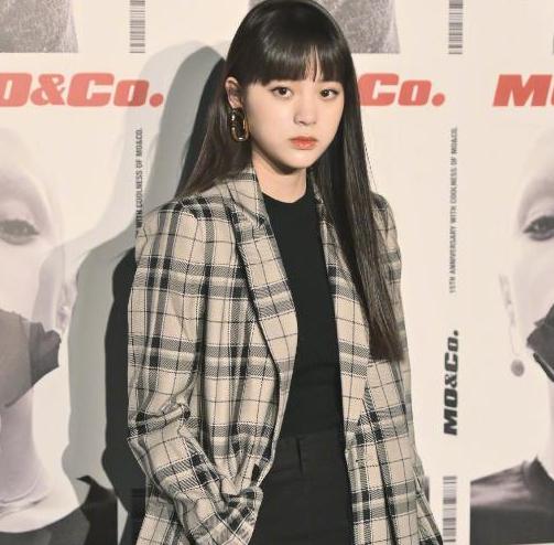 适合圆脸女生有刘海的发型,适合圆脸女生的发型刘海教程