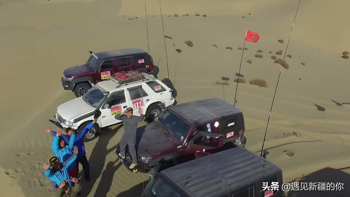 塔克拉玛干沙漠篝火晚会,六轮越野车穿越无人区