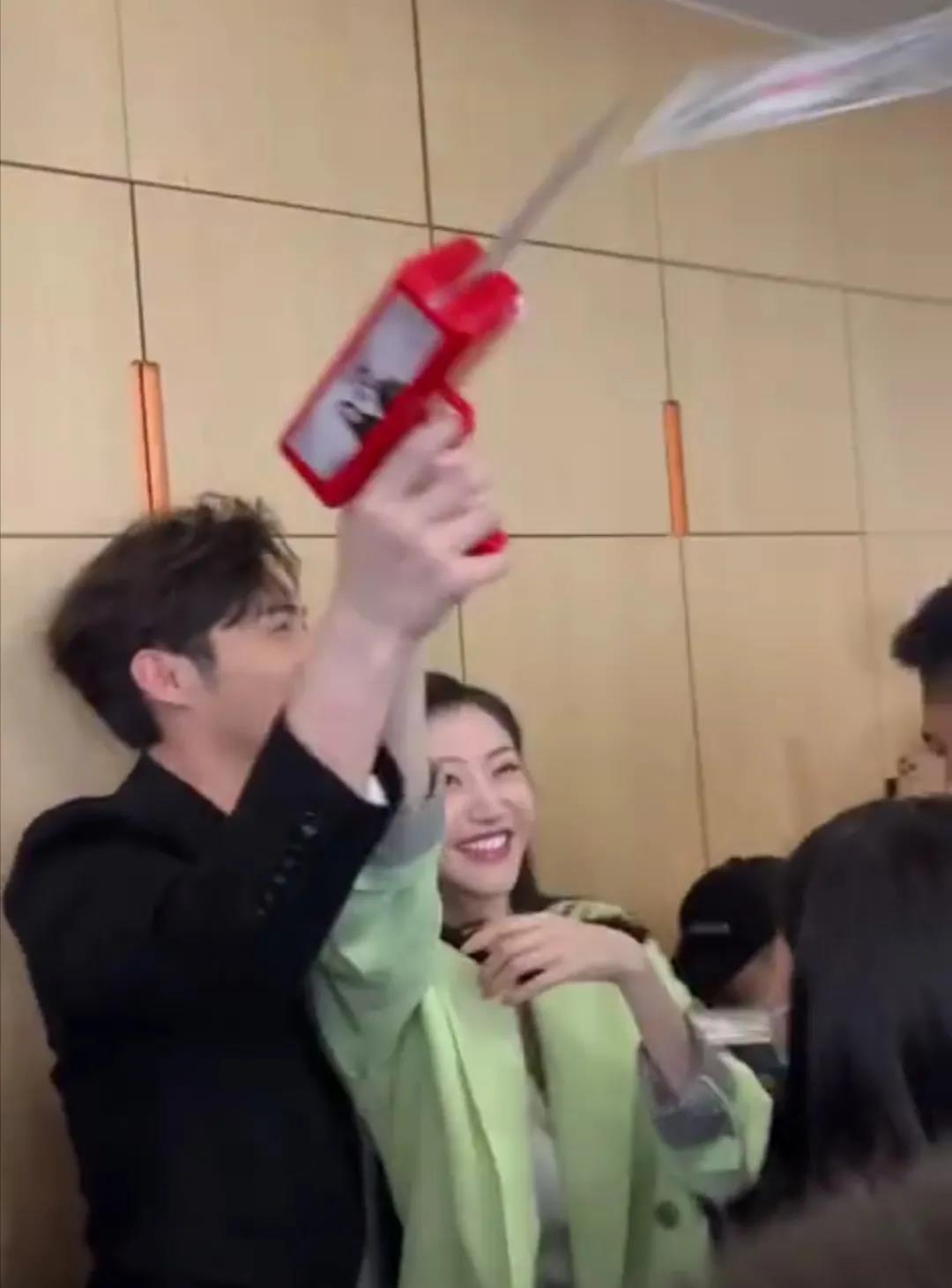 明明很喜欢，却偏偏要疏远！这7对离心的CP，让人“意难平”