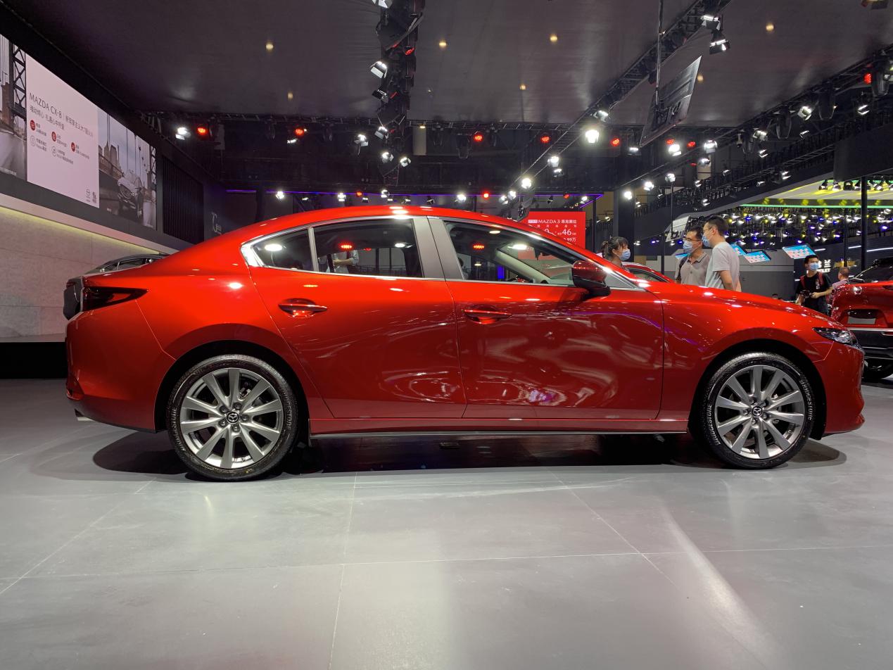 昂克赛拉与同级对比安全性,昂克赛拉对比思域的优点