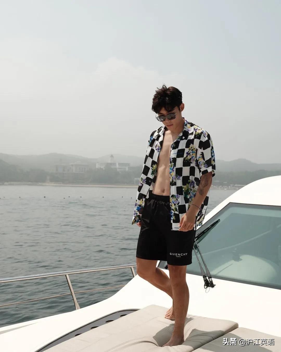 中国足球小将惊艳日本,18岁中国的足球小帅哥