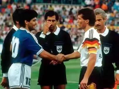 回顾球王马拉多纳,一代球王马拉多纳传奇