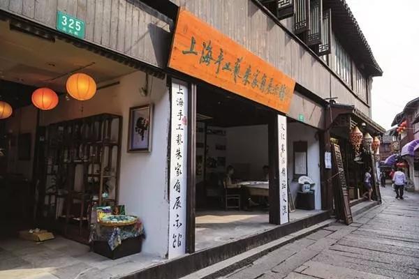 朱家角古镇和新场古镇哪个大一点,新场古镇和朱家角哪里好吃的多