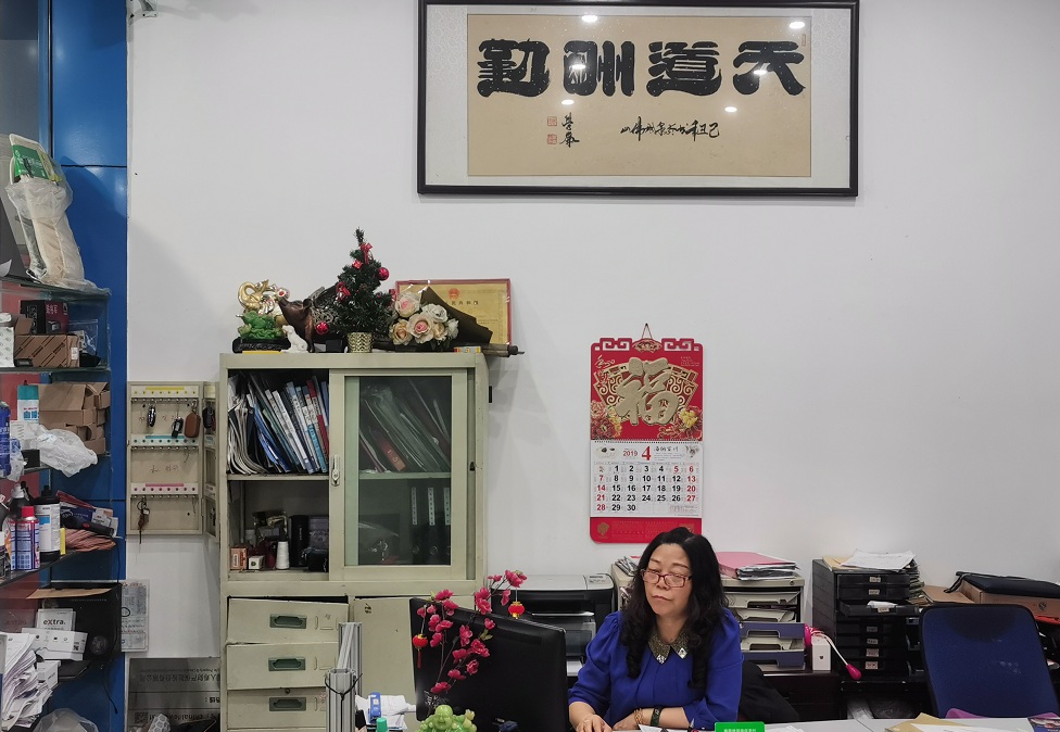 同时从深圳保安起步26年后他俩命运大不相同