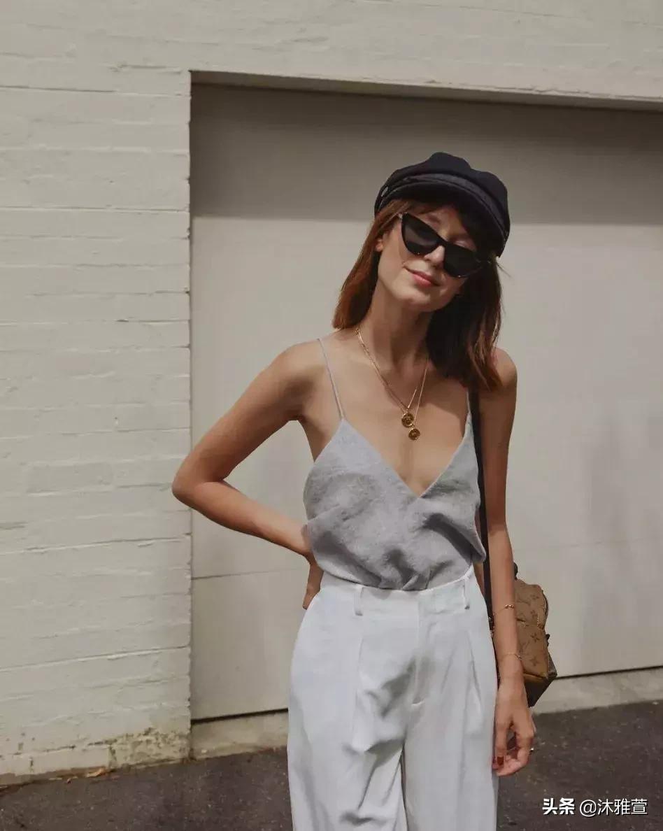 显瘦吊带直筒裤,你穿露肩吊带的样子