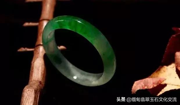 翡翠手镯的水头怎么看好坏,翡翠手镯的基本知识大全