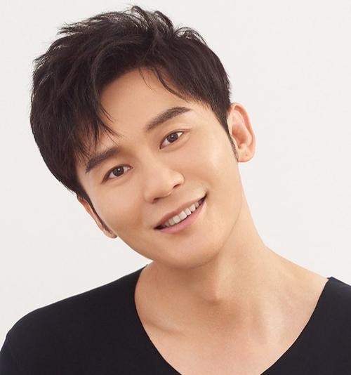 李晨深夜聚餐照片,李晨深夜