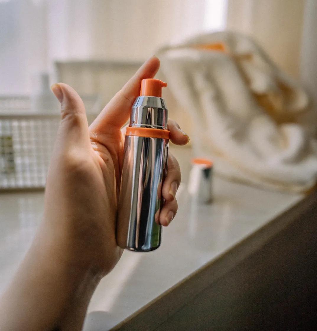 夏日的浪漫洗衣液香味持久留香,真丝护色洗衣液桑蚕丝专用