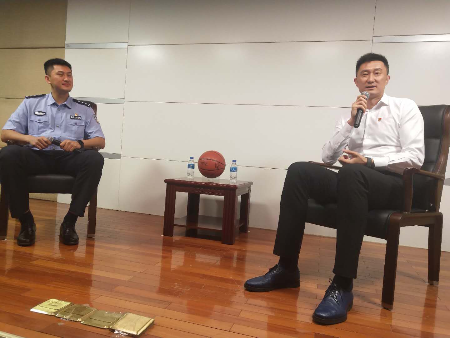 杜锋给广东刑警上*党**课，披露九冠背后的艰辛，称广东搞定马尚